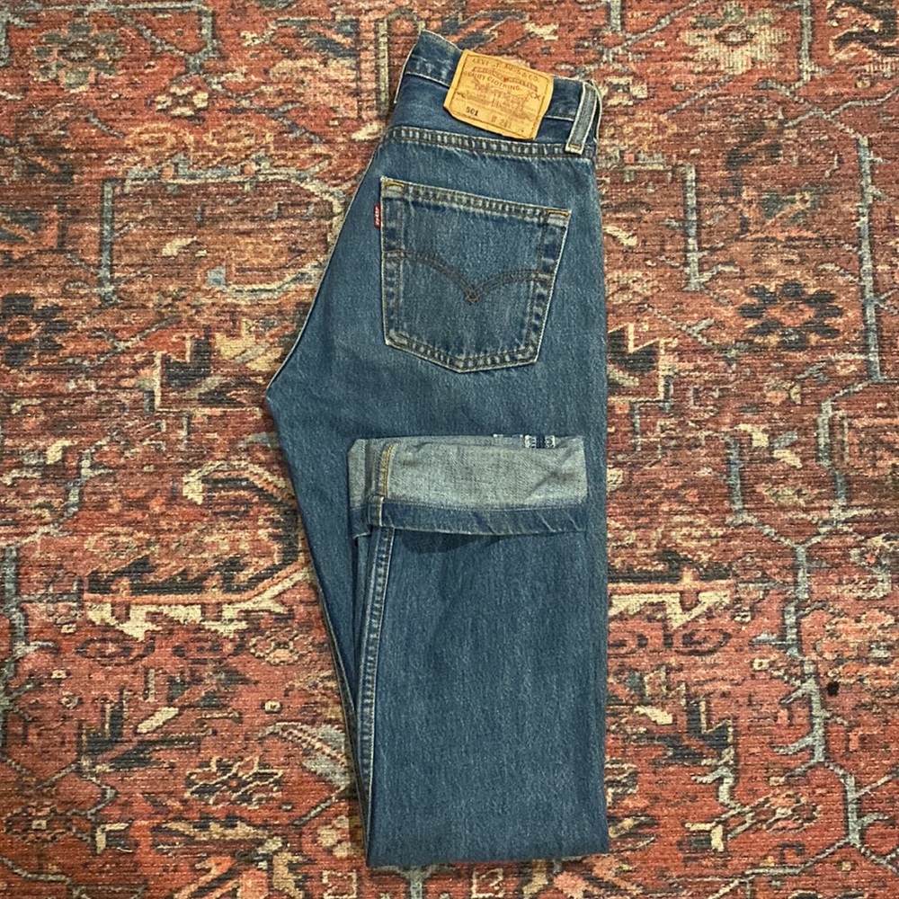 Vintage Levis 501 in Medium Wash